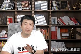 ?湖人官推晒大批球迷前来参观科比雕像照：传奇永不朽